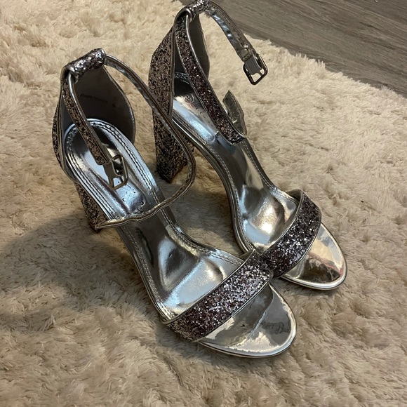 Glitter Open Toe Ankle Strap Sandal - Picture 7 of 8